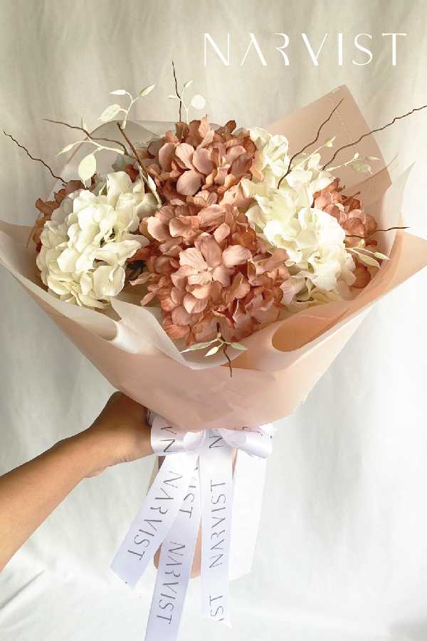 BQ27 ช่อดอกไม้ประดิษฐ์ ช่อกระดาษโอรส ดอกไม้แสดงความยินดีพร้อมการ์ด ดอกไฮเดรนเยียสีขาว/โอรส กิ่งแซม