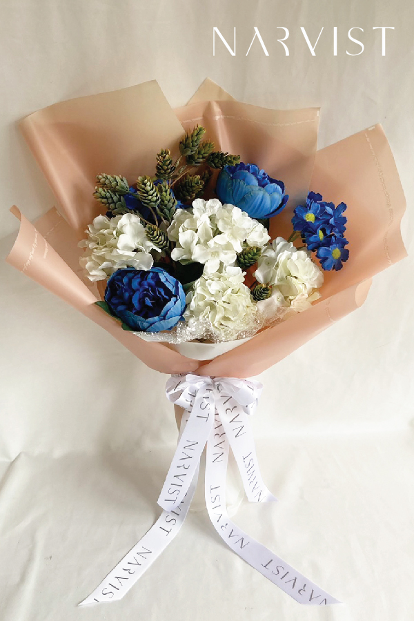 BQ28 ช่อดอกไม้ประดิษฐ์ ช่อกระดาษโอรส ดอกไม้แสดงความยินดีพร้อมการ์ด ดอกพีโอนีน้ำเงิน ไฮเดรนเยียสีขาว กิ่งแซม