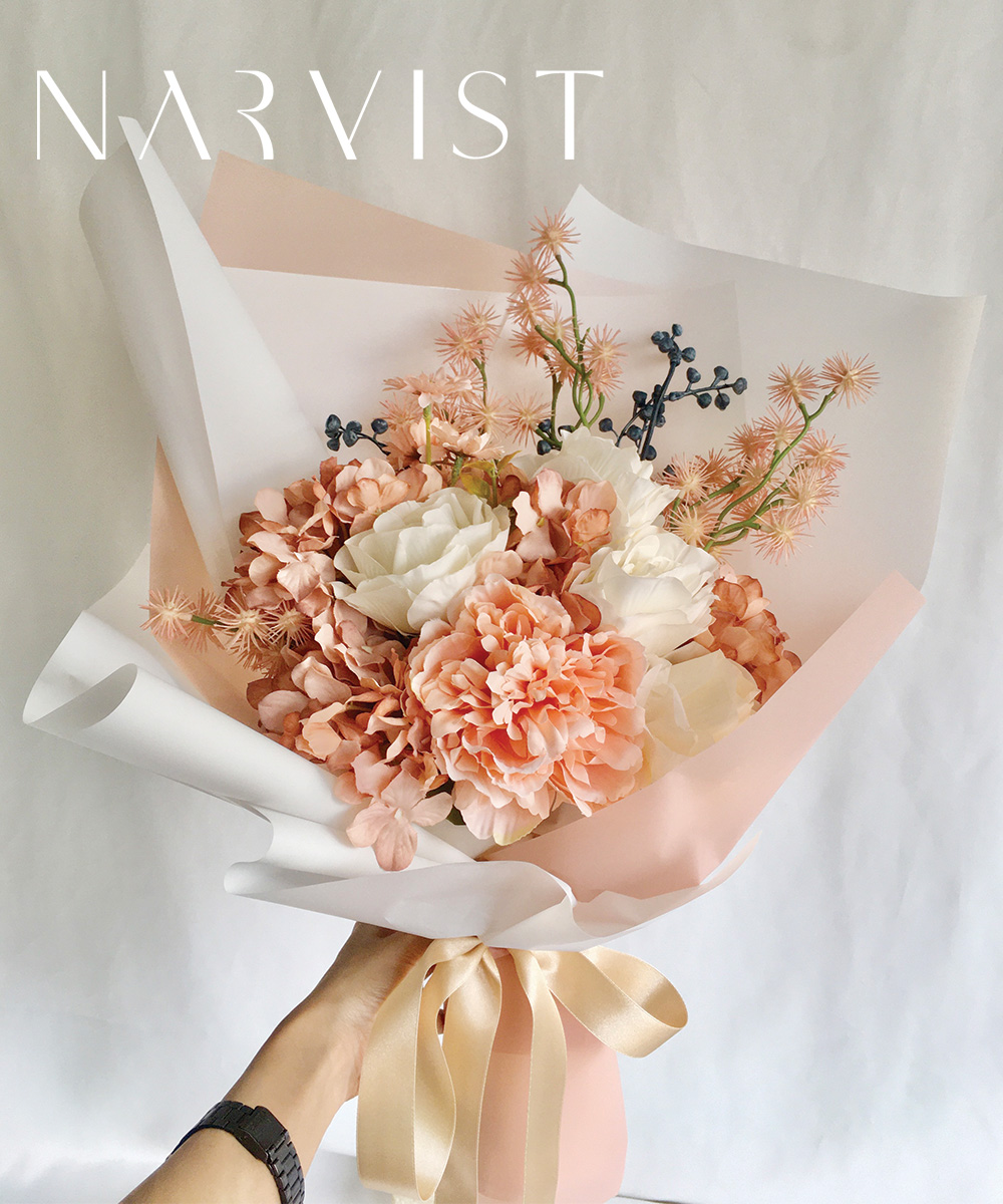 ช่อดอกไม้ประดิษฐ์ BQ41 ดอกไม้แสดงความยินดีพร้อมการ์ด  ดอกไฮเดรนเยีย ดอกกุหลาบขาว ดอกโบตั๋นและกิ่งแซม
