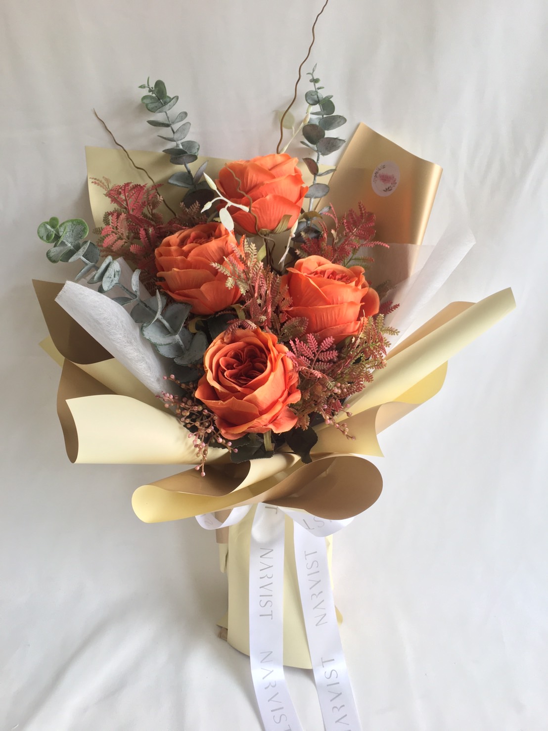 ช่อดอกไม้ประดิษฐ์ BQ26 ดอกไม้แสดงความยินดีพร้อมการ์ด ดอกกุหลาบส้ม กิ่งแซม