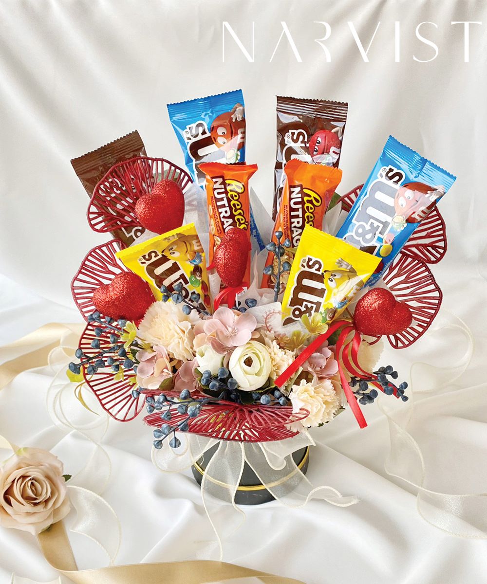 Happy Valentine's ดอกไม้ประดิษฐ์ NV13 ชุดดอกไม้วาเลนไทน์ กล่องขนมช็อคโกแลต M&M สั่งล่วงหน้า 24 ชั่วโมง