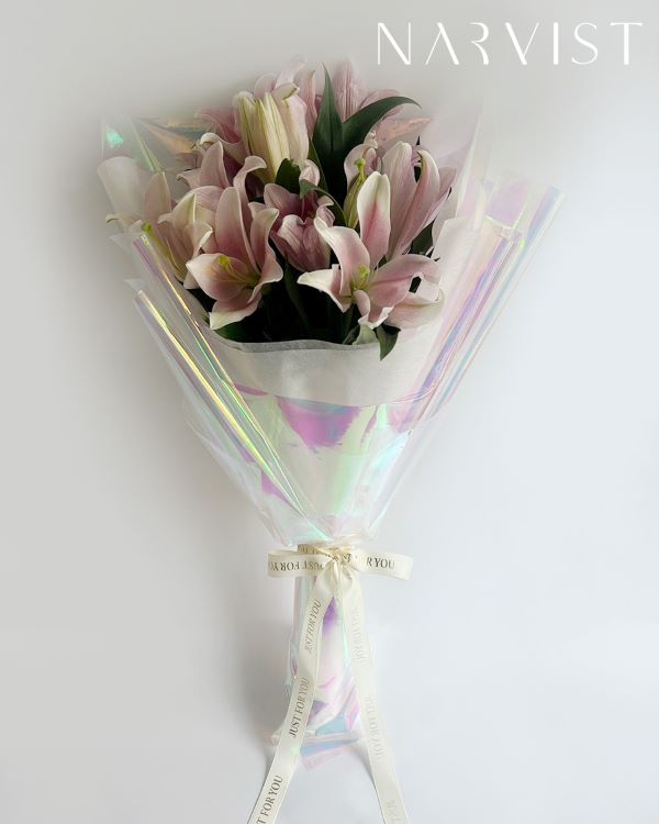 ช่อดอกไม้สด FF29 ช่อดอกลิลลี่ กระดาษโฮโลแกรม ดอกไม้แสดงความยินดี