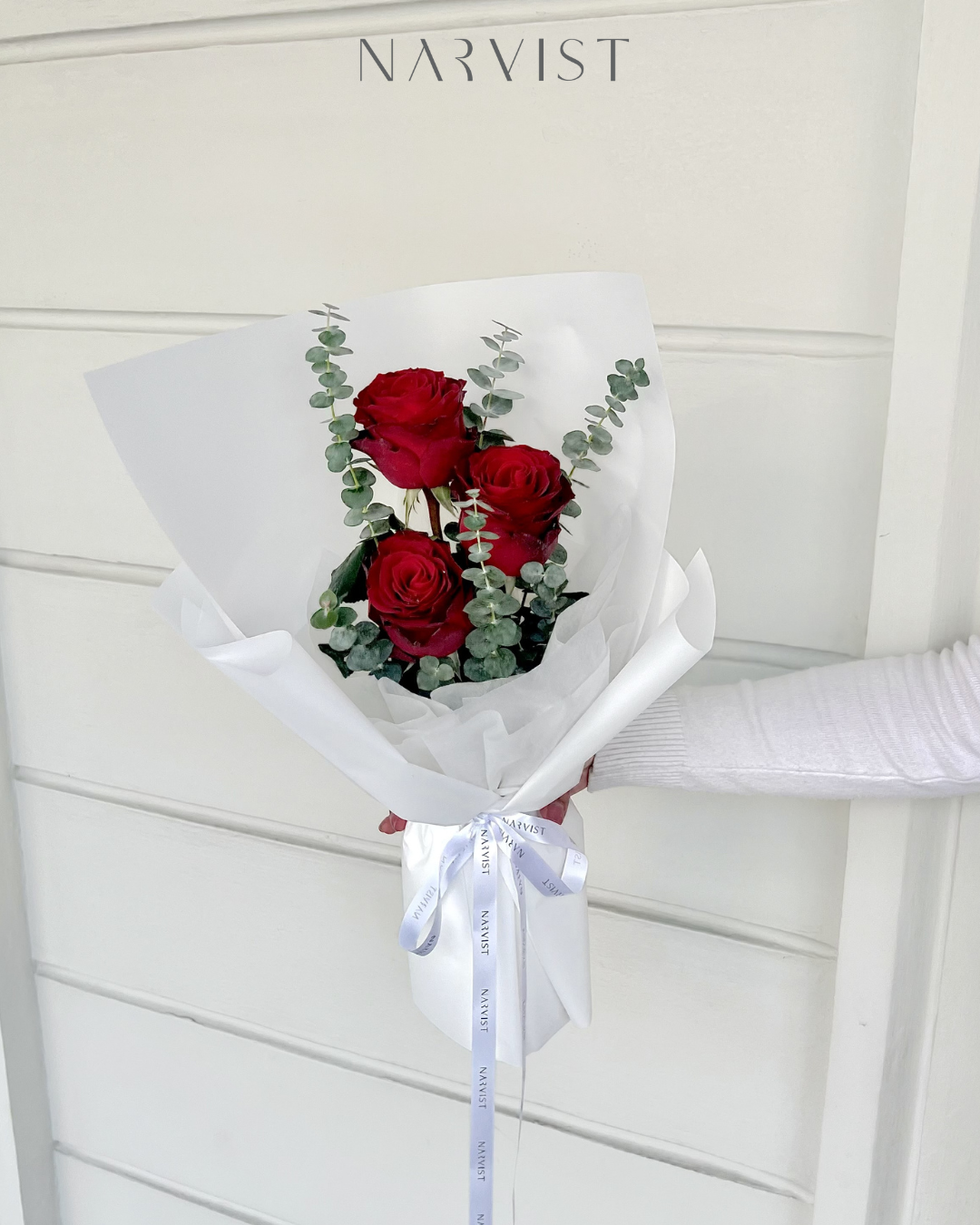 ช่อดอกกุหลาบสีแดง 3 ดอก ช่อกระดาษขาว ช่อดอกไม้สด FF49