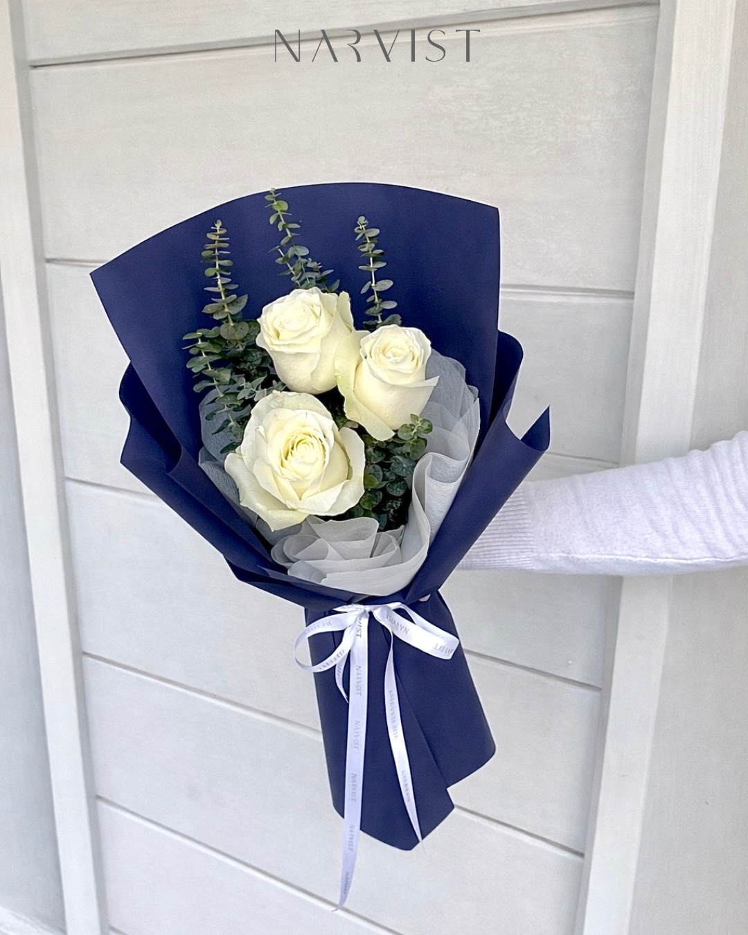 ช่อดอกกุหลาบสีแดง 3 ดอก ช่อกระดาษสีกรม ช่อดอกไม้สด FF50