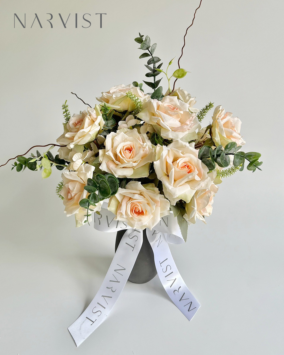 ดอกไม้ประดิษฐ์ แจกันเทา ดอกกุหลาบขาวโอรส ดอกไม้แสดงความยินดีพร้อมการ์ด VA07