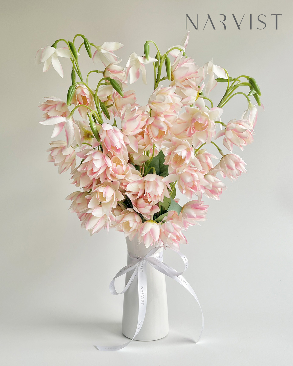 ดอกไม้ประดิษฐ์ แจกันขาว ดอกแคมพานูล่าชมพู ดอกไม้แสดงความยินดีพร้อมการ์ด VA56