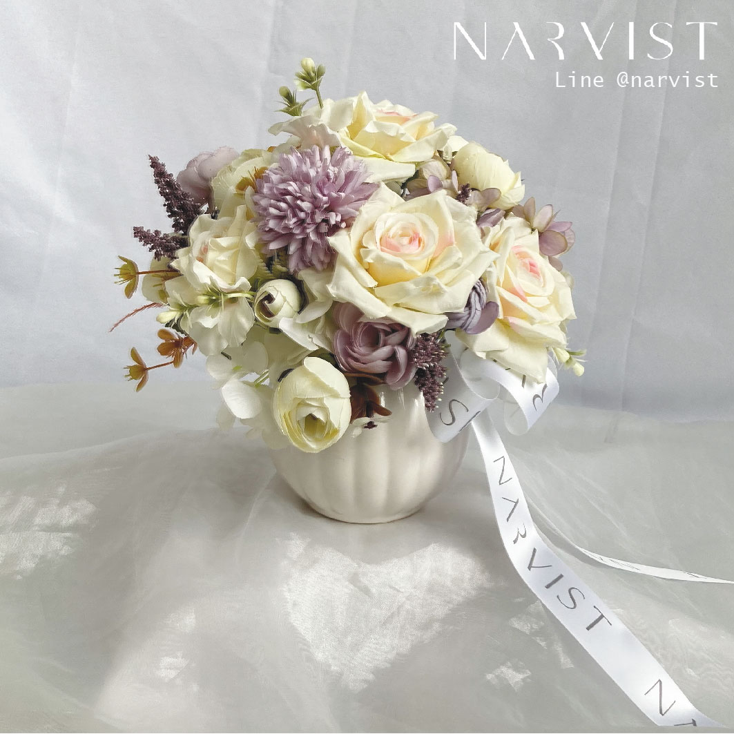แจกันดอกไม้ประดิษฐ์ VA20 ดอกไม้แสดงความยินดีพร้อมการ์ด (แจกันกลมเล็ก ดอกม่วง/กุหลาบขาว)