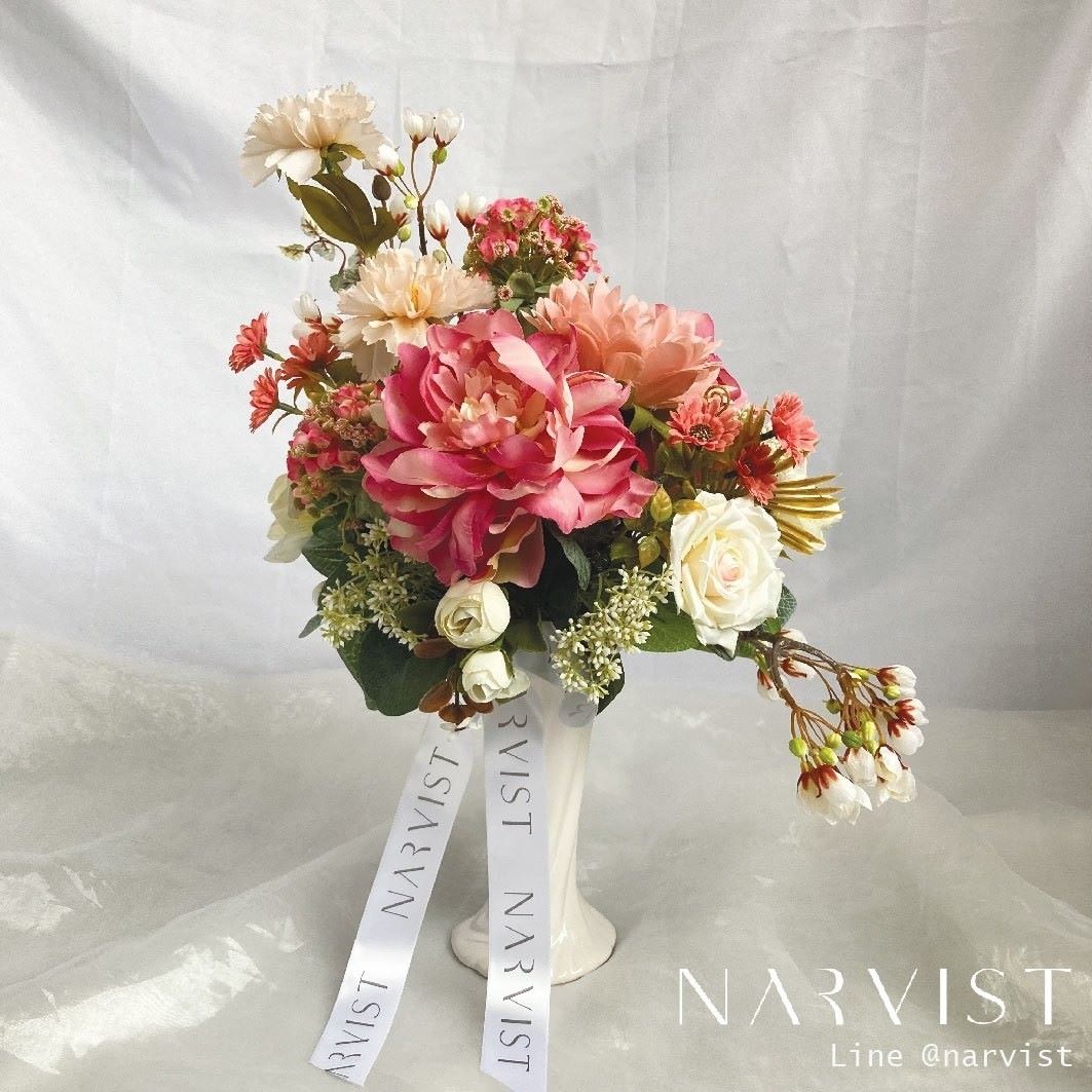 VA23 แจกันดอกไม้ประดิษฐ์ ดอกไม้แสดงความยินดีพร้อมการ์ด (แจกันทรงยาว/ดอกไม้โทนชมพู)
