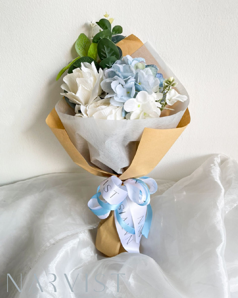 ช่อดอกไม้ประดิษฐ์ BQ11 ช่อกระดาษน้ำตาล ไฮเดรนเยียฟ้า กุหลาบขาว โบว์ฟ้า